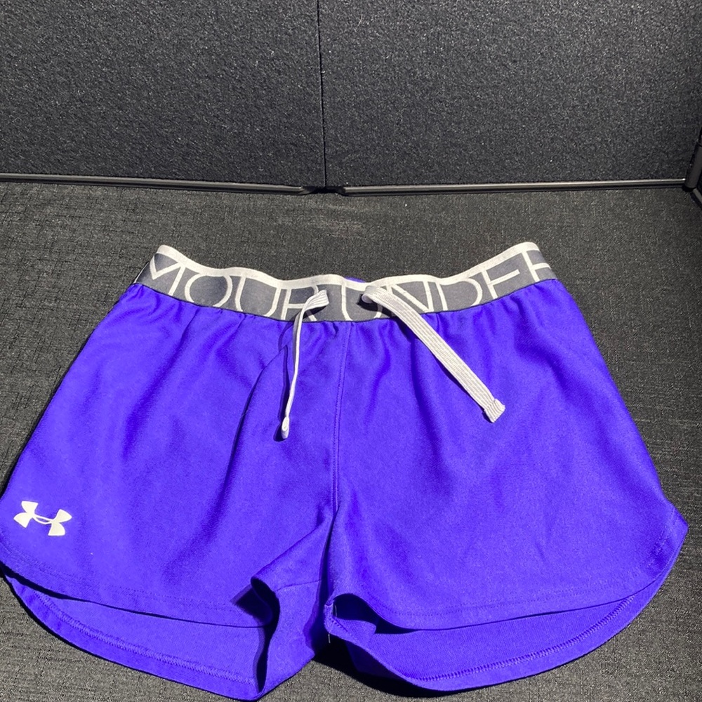 Under Armour girls shorts XL‎